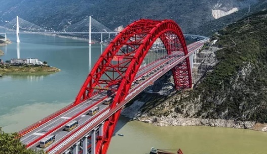 Trung Quốc chính thức thông xe cầu vòm giàn thép 300 triệu USD