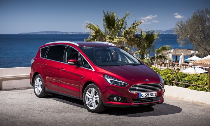 Ford triệu hồi 322.000 chiếc xe vì nguy cơ cháy ắc quy