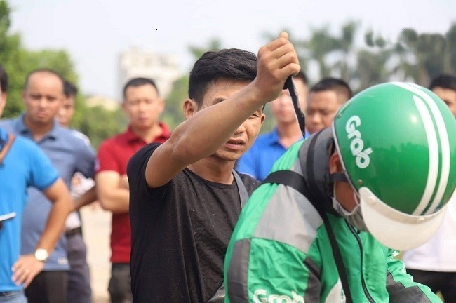 Vụ sát hại nam tài xế Grab: Hai nghi can cúi đầu thừa nhận đã lập kế hoạch từ trước