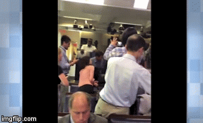 Video: Nhà Trắng náo loạn vì chú chuột bất ngờ rơi từ trên mái xuống giữa buổi họp báo