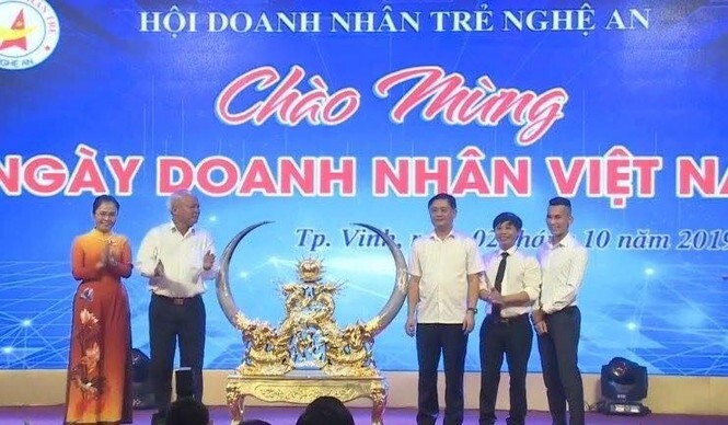 Hội doanh nhân trẻ Nghệ An đấu giá cặp sừng nghi của động vật hoang dã: Đại diện Hội nói gì?