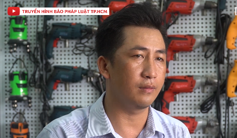 Ông chủ cửa hàng điện cơ 