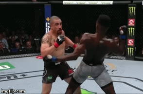 Video: Võ sĩ Nigeria tung cú đấm uy lực hạ bệ vương triều của Whittaker