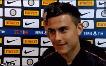 Video: Ronaldo tình tứ hôn trộm đồng đội đẹp trai “siêu cấp”  