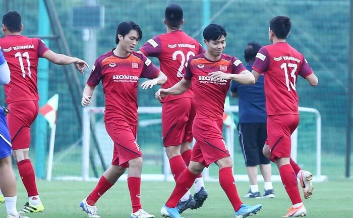 Công Phượng “buôn” mãi không hết chuyện với Tuấn Anh trong buổi tập đầu tiên