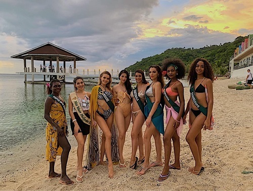 Hoa hậu Phương Khánh diện bikini gợi cảm đọ sắc với dàn người đẹp quốc tế 