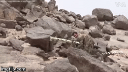 Phiến quân Houthi công bố video phục kích, phá tan thiết giáp của Saudi Arabia