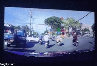 Video: Đâm trực diện ô tô với tốc độ kinh hoàng, tài xế bắn lên cao