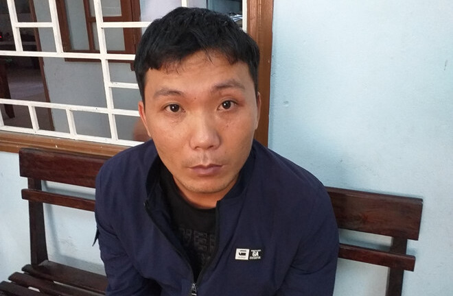 Trộm mang cưa sắt phá khóa để trộm đồ trong ô tô