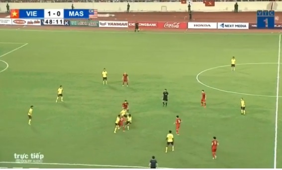 Video: Văn Toàn vuột mất cơ hội ghi bàn khi tới ngay sát khung thành