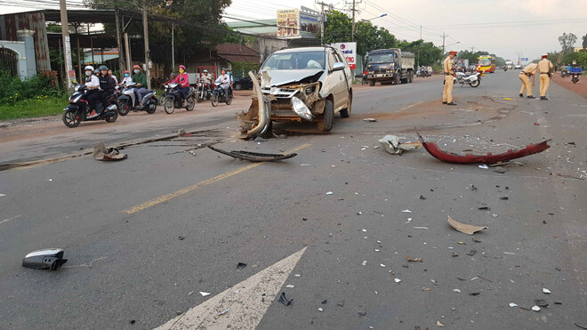 Bình Phước: Xe bán tải và ô tô 7 chỗ va chạm kinh hoàng, 3 người bị thương nặng