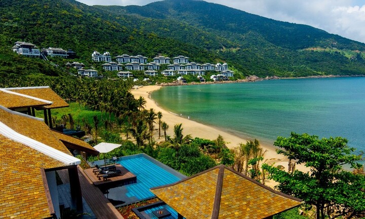 Tạp chí Mỹ Condé Nast Traveler vinh danh InterContinental Danang Sun Peninsula Resort là “Khu nghỉ dưỡng tốt nhất châu Á”)