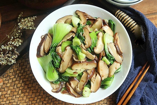 Chán thịt cá, vào bếp làm ngay món nấm xào mới mẻ này đãi cả nhà