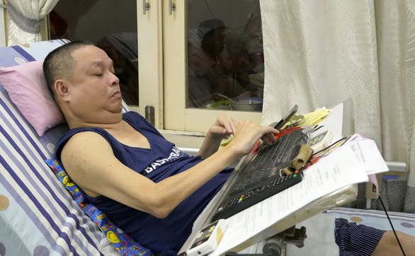 25 năm liệt nửa người vẫn cố gắng tạo công ăn việc làm cho gần chục người khuyết tật