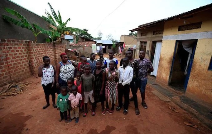 Người phụ nữ sinh 44 đứa con bị bác sĩ cấm đẻ, dọa cắt tử cung