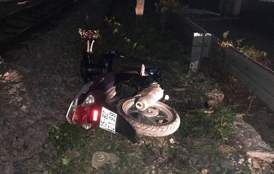 Tin tức tai nạn giao thông mới nhất hôm nay 21/10/2019: Người phụ nữ bị tàu hỏa tông tử vong