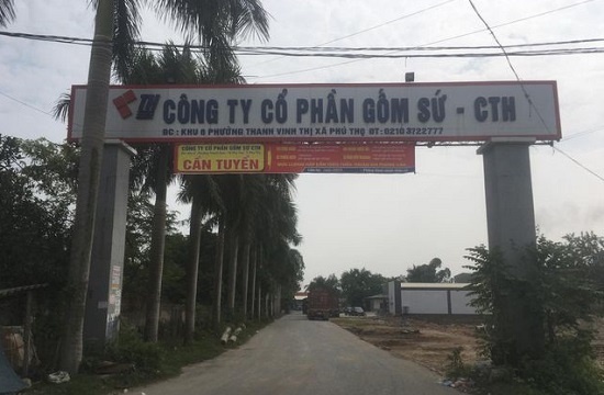 Vụ nước sạch sông Đà nhiễm dầu thải: Cần làm rõ trách nhiệm của công ty gốm sứ Thanh Hà