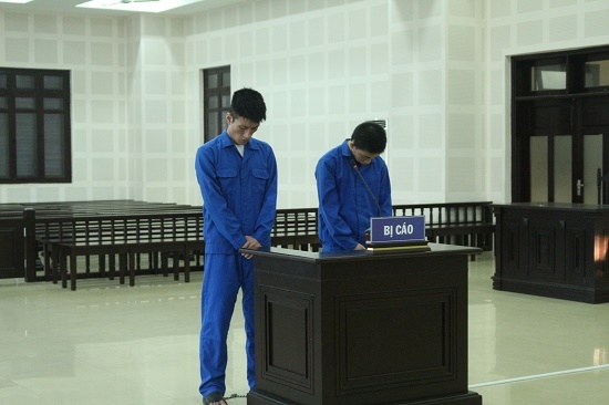 Tin tức pháp luật mới nhất ngày 22/10/2019: Bị cáo ngất xỉu khi nghe tòa tuyên án chung thân