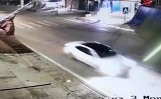 Vụ nước sạch sông Đà bị nhiễm bẩn: Xác minh ô tô con dẫn đường cho xe tải chở dầu thải