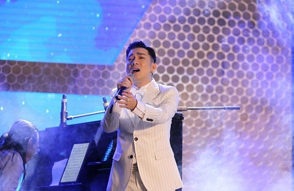 Ca sĩ Quang Hà làm show 
