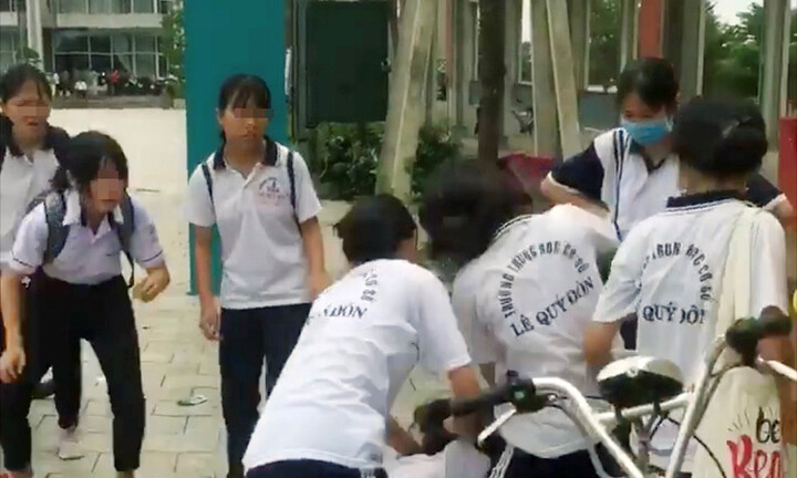 Nguyên nhân khó tin khiến nữ sinh Bình Dương bị bạn đánh hội đồng dã man