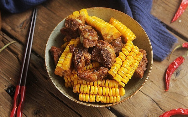 Thấy tôi cho nguyên liệu này vào kho sườn ai cũng cười, nhưng ăn rồi thì khen hết lời