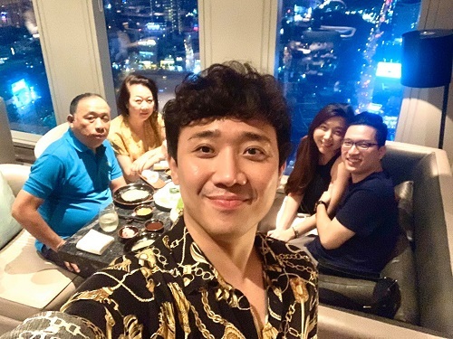 Hari Won lần đầu vắng mặt trong tiệc sinh nhật mẹ chồng, Trấn Thành lên tiếng giải thích