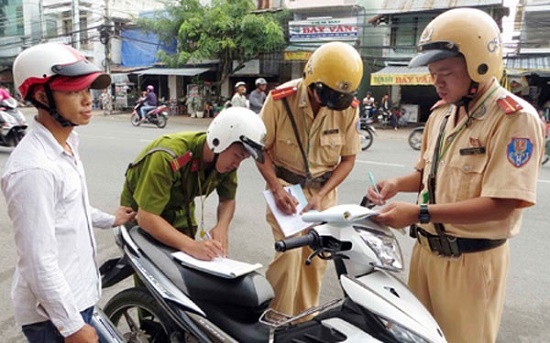 Giấy phép lái xe bị tạm giữ chủ phương tiện có được tham gia giao thông nữa không?