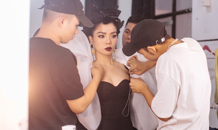 Lệ Quyên huy động hàng trăm tấn phụ kiện phục vụ cho việc quay teaser