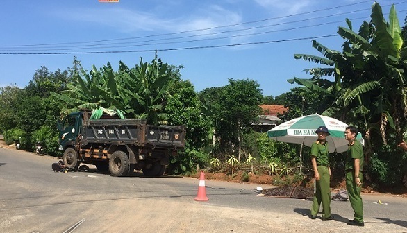 Tin tức tai nạn giao thông mới nhất hôm nay 25/10/2019: Nữ sinh Quảng Trị bị xe tải cán tử vong