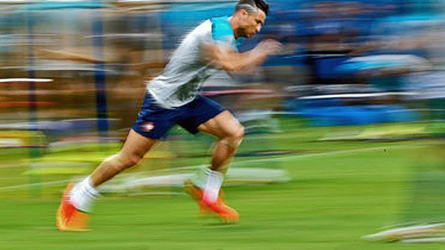 Video: Các ngôi sao bóng đá chạy với tốc độ không tưởng khi rèn luyện thể lực