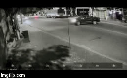 Xe máy đâm vào đuôi ô tô đang quay đầu, 1 người tử vong, lỗi tại ai?