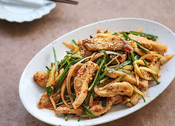 Học người Hàn làm món thịt trộn siêu tốc, cả nhà ăn khen không hết lời