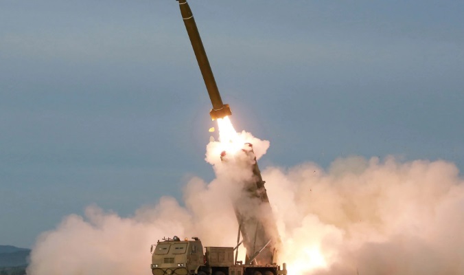 Triều Tiên bất ngờ phóng hai vật thể không xác định