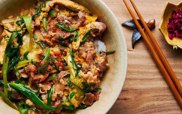 Chỉ cần thêm nguyên liệu này, món trứng chiên được nâng tầm hơn hẳn