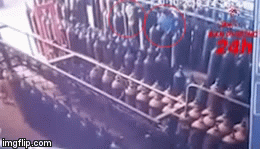 Video: Kinh hoàng bình oxy phát nổ khiến 2 người tử vong 