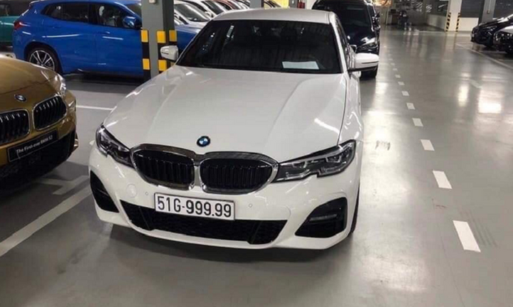 Chiêm ngưỡng xe BMW 330i 