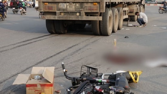 Tin tức tai nạn giao thông mới nhất hôm nay 7/11/2019: Nữ sinh tử vong sau va chạm với xe đầu kéo