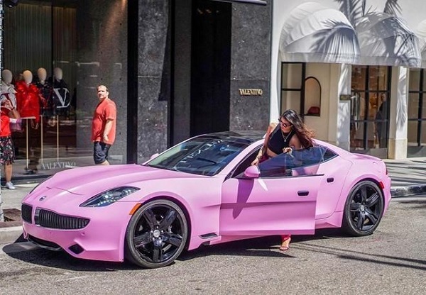 Khoe nhà đẹp, xế sang và hàng hiệu nơi trời Tây, hoa  hậu Phạm Hương giàu có cỡ nào?