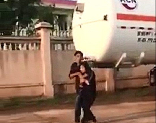 Tin tức pháp luật mới nhất ngày 8/11/2019: Nghi án thanh niên ngáo đá dùng dao khống chế con con tin