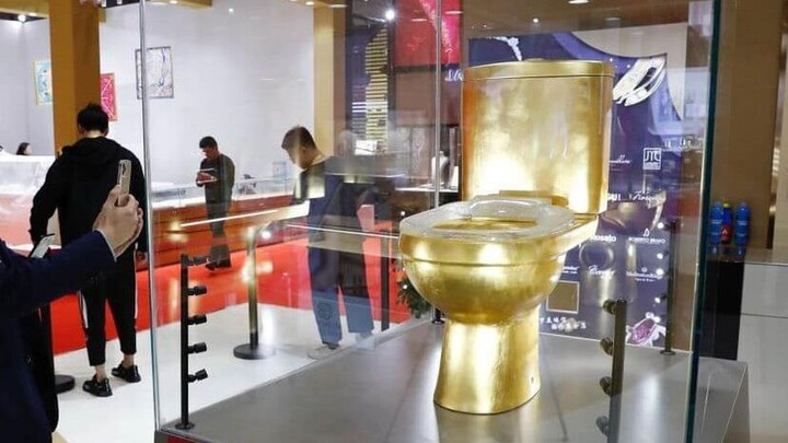 Chiêm ngưỡng chiếc bồn cầu mạ vàng đính hơn 40.000 viên kim cương có giá gần 30 tỷ đồng