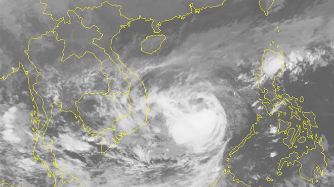 Người dân tất bật gia cố nhà cửa, ứng phó bão số 6