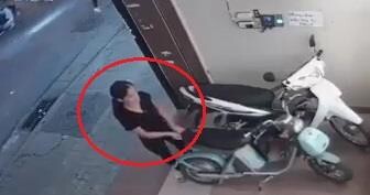 Video: Người phụ nữ thản nhiên trộm xe điện trên phố