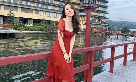 Quỳnh Nga khoe ảnh dạo chơi khu vườn đẹp nhất Nhật Bản