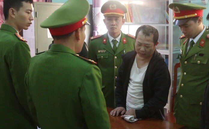 Bắt quả tang nữ tiếp viên bán dâm cho khách giá 500 nghìn đồng/lượt