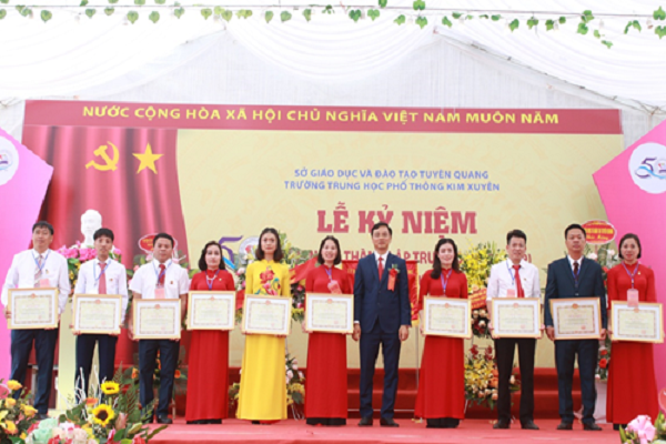 Trường THPT Kim Xuyên kỷ niệm 50 năm ngày thành lập trường