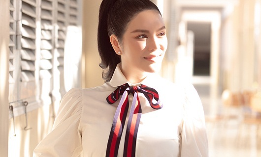 Lý Nhã Kỳ tài trợ 500 triệu học bổng trong ngày quay về trường cũ sau 20 năm