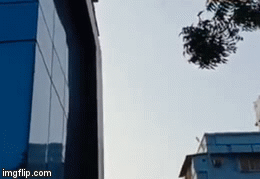 Video: Phát sốt với clip “mưa tiền” bất ngờ rơi xuống trên đường phố ở Ấn Độ