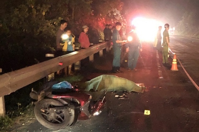 Tin tức tai nạn giao thông mới nhất hôm nay 23/11/2019: Người đàn ông bị xe container tông tử vong