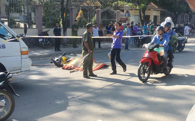 Chưa kịp ăn ổ bánh mì, nam thợ hồ bị xe ben cán tử vong